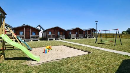 Domki pod wzgórzem (1)