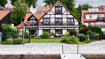 Willa nad jeziorem (1)