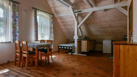 Czarna Jachta - Na szlaku legend. Pokoje nad jeziorem. (1)