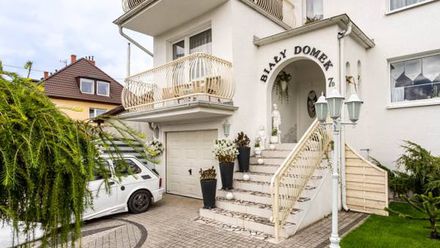 PENSJONAT BIAŁY DOMEK - ŁEBA - 200m od plaży (1)