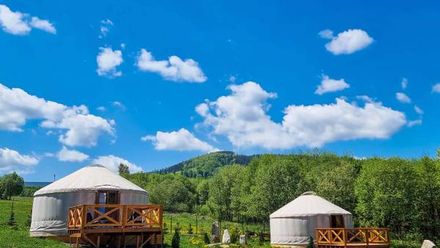 4 Żywioły - jurty w Starej Morawie (1)