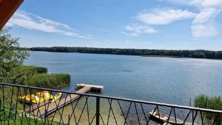 Domki nad jeziorem, Kaszuby, linia brzegowa, sprzęt wodny (1)