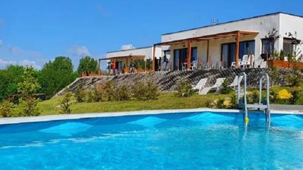 Domki nad Jeziorem BASEN SAUNA JACCUZI prywatny pomost (1)