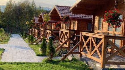 "Zielona Dolina" - Kompleks dla Rodzin z Dziećmi (1)