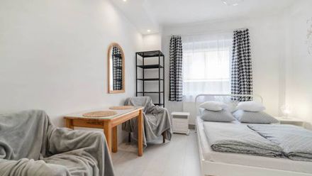 Pokoje i apartamenty Laguna (1)