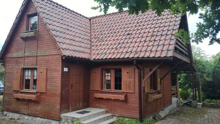 Dom nad jeziorem Pile (1)