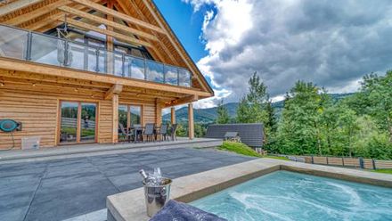 Chalet Pine Tree (1)