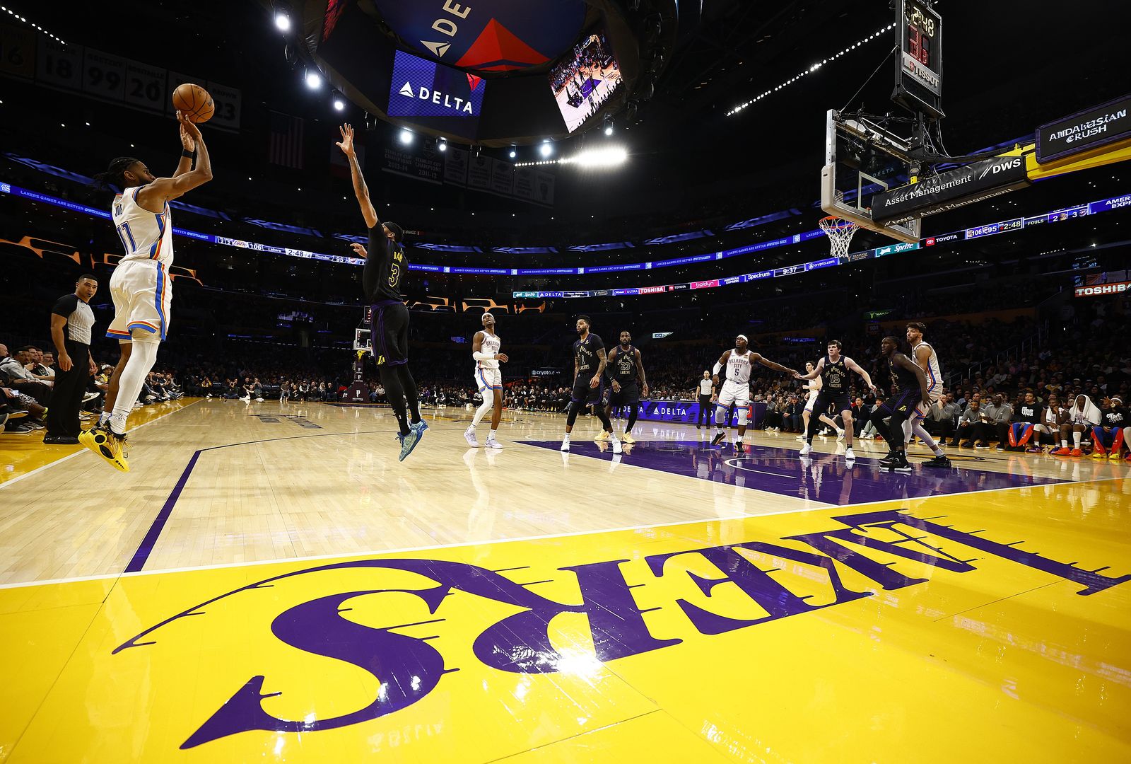 Lakers Triumph Over Thunder: A Comprehensive Breakdown 