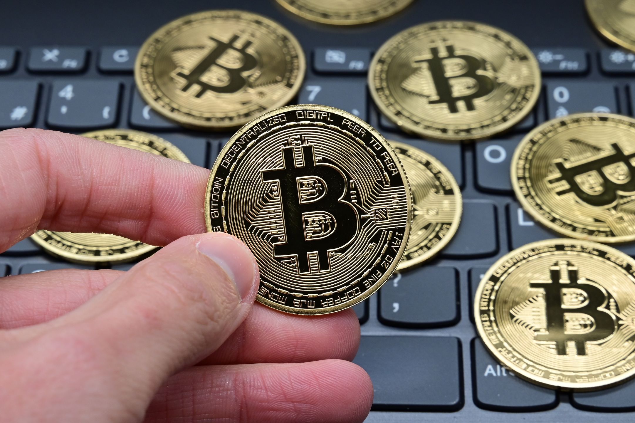 Uwaga na oszustów. Podszywają się pod firmy inwestycyjne