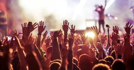 Im większe gwiazdy, tym droższe noclegi. Festiwalowa gorączka rozkręca się