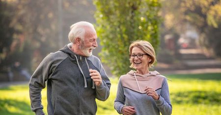 Wiosna dla seniorów. Popularne miejsca i opcje spędzenia czasu
