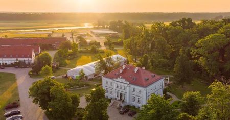 Zanurz się w przyrodzie i spokoju. Hotel Jakubus sprosta Twoim oczekiwaniom