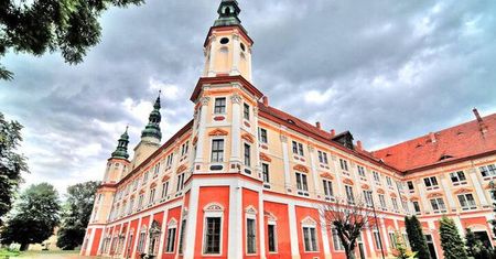 Opactwo w Henrykowie - perła krajowej architektury. Dlaczego warto tu być?
