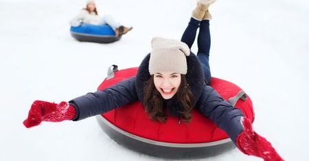 Snowtubing w Polsce. Gdzie skorzystać z tej zimowej atrakcji?