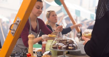 Jesienne festiwale kulinarne w Polsce. Gdzie warto się wybrać?