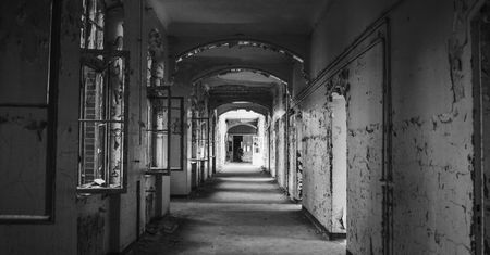 Dark Tourism - nowy i ciekawy trend turystyczny. Gdzie go praktykować w Polsce?