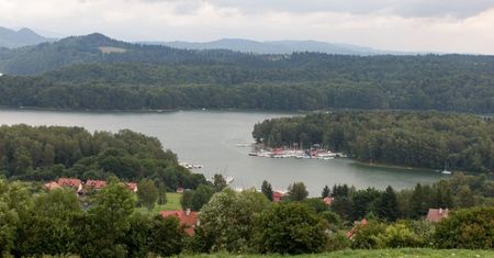 Zalew Soliński na wiosenny urlop. Co warto zobaczyć i z czego skorzystać?