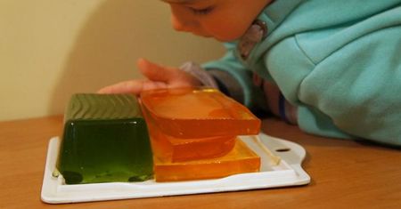 Porównywanie objętości - zabawa w stylu Montessori