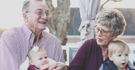 Babcia i dziadek w życiu dziecka