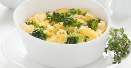 Makaron z brokułami i mozzarellą