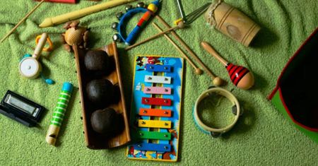 Koszyk skarbów-zabawa w stylu montessori