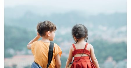 Jak rozwijać inteligencję emocjonalną u dzieci: Praktyczne porady dla rodziców