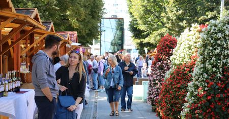 Miasto Ogród - Kolorowa Aleja, Eko Market