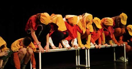 Przedstawienia grup teatralnych Służewskiego DK