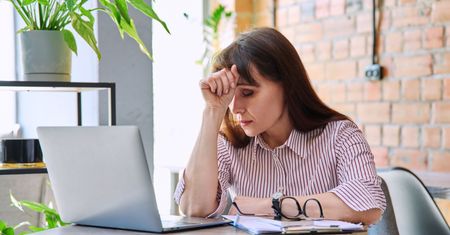 Między zimą a wiosną. Dlaczego mózg potrzebuje czasu, by się przestawić