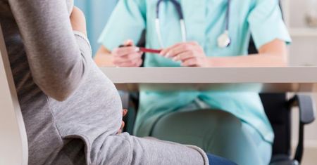 Ciąża a praca: ciężarna na L4? Licz się z kontrolą ZUS!