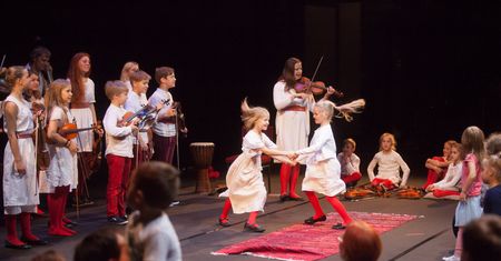 Smykofonia na Grochowskiej koncert dla rodzin "Smyczkowa rodzina"
