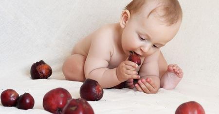 Jak rozszerzać dietę, kiedy dziecko nie siada?
