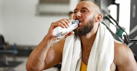 Izotoniki a mózg. Czy napój dla sportowców naprawdę pomaga w koncentracji?