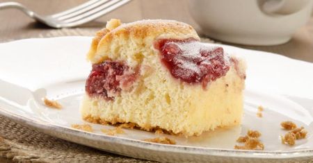 Ciasto drożdżowe z truskawkami – przepis