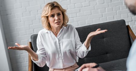 Masz słowo na końcu języka? Naukowcy wyjaśniają, dlaczego tak się dzieje