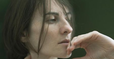 Jak biodynamiczna terapia czaszkowo-krzyżowa może pomóc Ci, gdy czujesz się zagubiona jako mama?