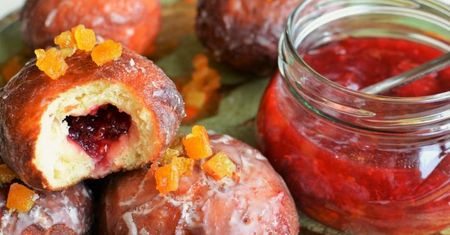 Tłusty czwartek: przepis na pączki domowej roboty
