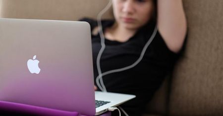 Ograniczenie czasu przed ekranami - jak ustalać limity i alternatywne formy rozrywki?
