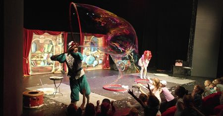 Pierwszy Teatr Baniek Mydlanych
