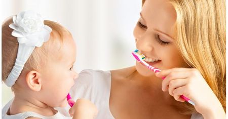 Pierwsza wizyta u dentysty i kilka rad, jak dbać o zęby dziecka