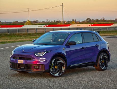 Test Abarth 600e tor Balocco Proving Ground