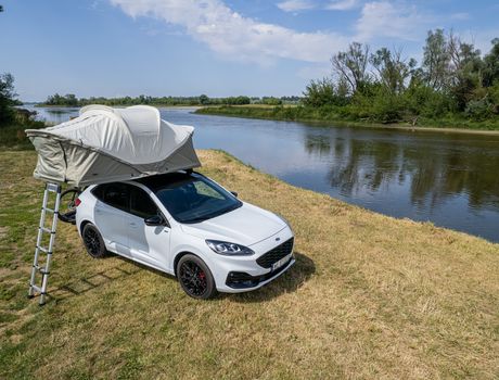 Ford Kuga z namiotem dachowym