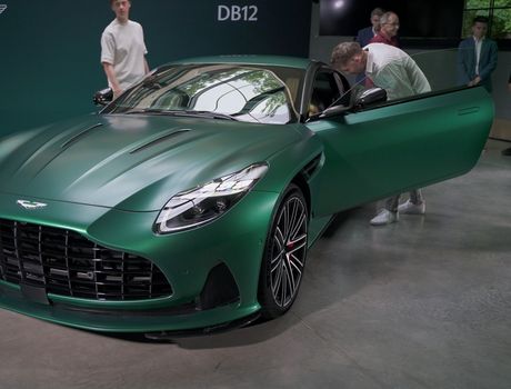 Aston Martin DB12