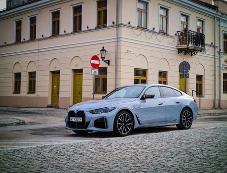 BMW M440i