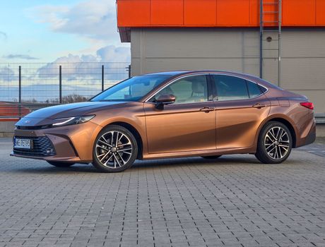 Toyota Camry 2024/2025 testy Superauto.pl