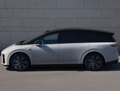 li auto i8