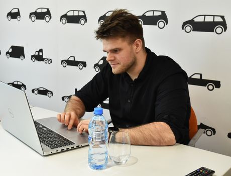 Opis produktu kluczem dobrej sprzedaży Mateusz Szczypka