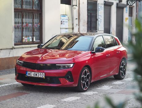 Opel Astra hybryda 2023