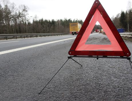 obowiązkowe wyposażenie samochodu