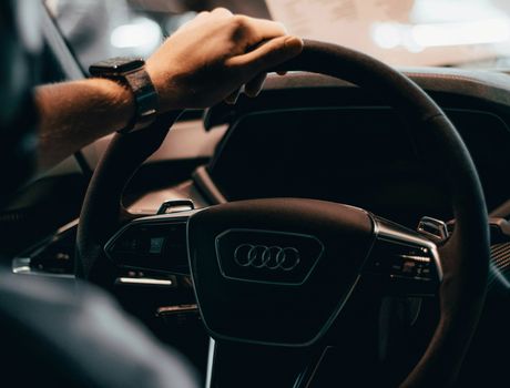 Ceny aut w górę czy w dół prognoza dla nowych i używanych samochodów